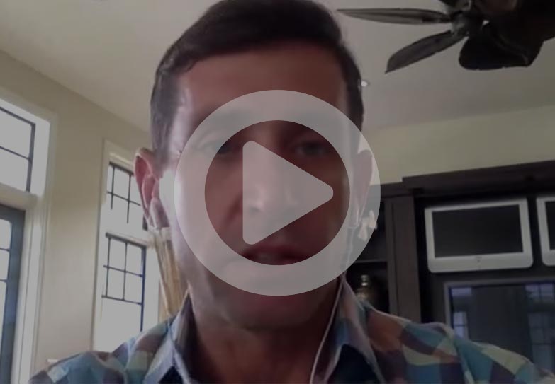 Thumbnail of the digital marketing video interview: a man in close-up with a play button in the center